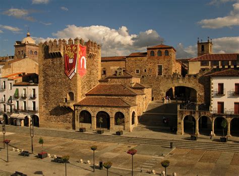 Un empresario chino quiere comprar el casco antiguo de cáceres para explotarlo como parque ...