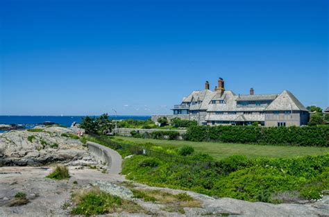 The Newport Cliff Walk Offers 3.5 Miles of Stunning Views!