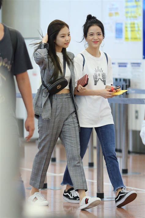 Jennie and Jisoo (Blackpink) | Blackpink fashion, Airport fashion kpop ...