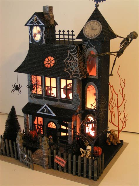 30 Cool Haunted House Crafts Perfect for Halloween #HauntedHouse #Halloween | Haunted house diy ...