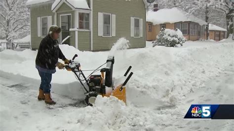 More than 9,000 power outages reported in Vermont, thousands more in New Hampshire - YouTube