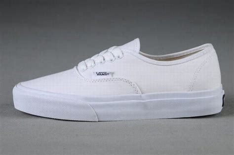 Vans Authentic Classic All White Womens Shoes #Vans | White shoes women, Women shoes, White sneaker