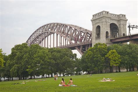 Astoria Park: Activities & Attractions in Queens