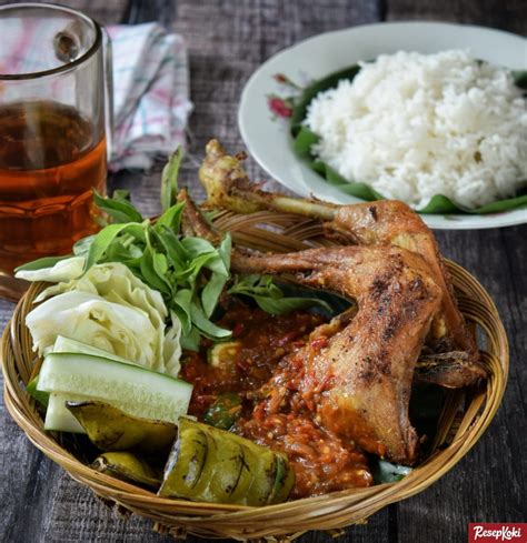 Pecel Ayam Istimewa Lengkap dengan Sambel Khas - Resep | ResepKoki