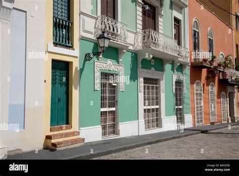 Streets with Spanish colonial architecture in San Juan, Puerto Rico ...