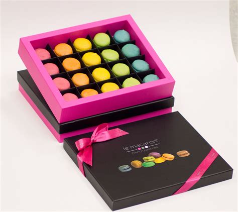 Rainbow macaron gift box | Macarons, Hostess gifts, French pastries