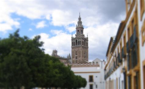 Seville tourist guide in English-Book your tour of Seville in ...