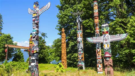 Stanley Park Totem Poles, Vancouver - Book Tickets & Tours