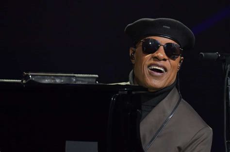 10 Best Stevie Wonder Songs of All Time - Singersroom.com