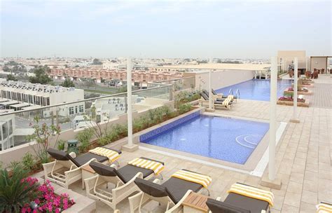 Metropolitan Hotel Dubai Pool: Pictures & Reviews - Tripadvisor