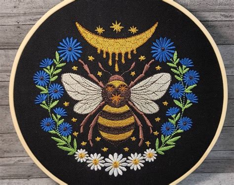 Bee Embroidery Hoop Art - Etsy