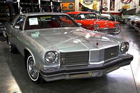 1975 Oldsmobile Cutlass Salon | Carros clássicos, Carros, Carros antigos