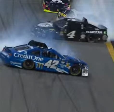 Kyle Larson gets caught up in a wreck during the 2019 Daytona 500 | Kyle larson, Daytona 500, Racing