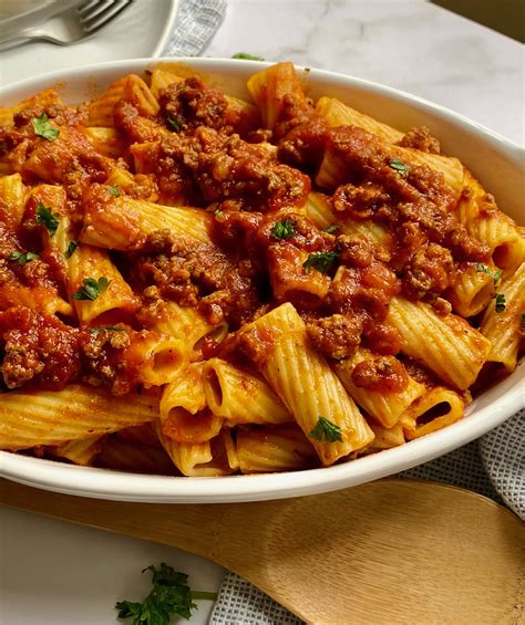 Rigatoni In Meat Sauce. Weeknight made easy! - Big Plate Small Wallet