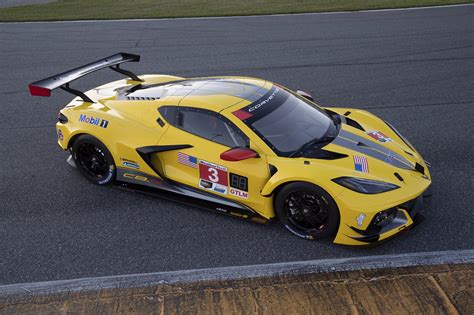 Traditional yellow Chevrolet Corvette C8.R racing livery debuts