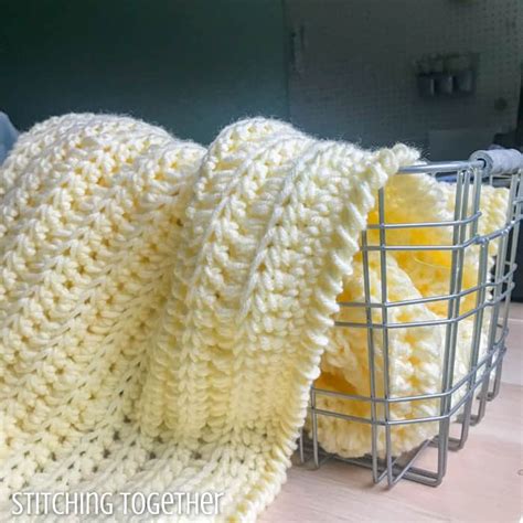 Squishy and Chunky Crochet Baby Blanket Free Pattern