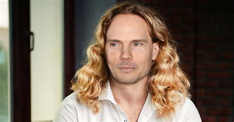 Billy Corgan Takes off Bald Cap to Reveal Shoulder Length Strawberry Blonde Curls