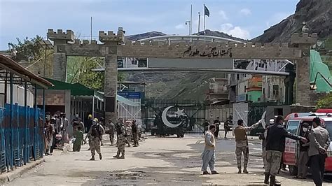 Pakistan Closes Key Border Crossing With Afghanistan, Citing COVID-19 Concerns