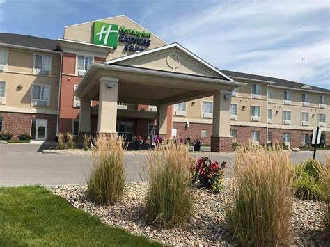 HOLIDAY INN EXPRESS & SUITES COUNCIL BLUFFS - CONV CTR AREA, AN IHG ...