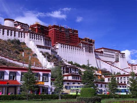 Himalayan tours to Bhutan, Tibet and Nepal | Responsible Travel