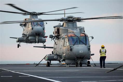 Submarine-Hunting Helicopters Arrive on Aircraft Carrier HMS Prince of Wales - autoevolution