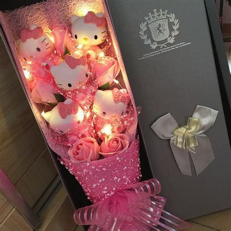 Hello Kitty Flower Bouquet with Fairy Lights In Gift Box (5 HK & 5 Pink Roses), Women's Fashion ...