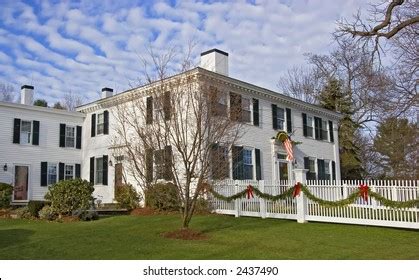 638 New England Colonial Homes Images, Stock Photos & Vectors ...