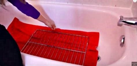 Here's an Easy Way to Clean Dirty Oven Racks | TipHero