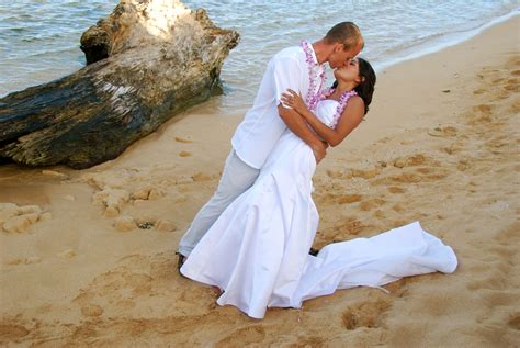 What You Need to Know About Kauai Beach Weddings