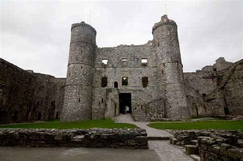 Harlech Castle, Wales | neOnbubble