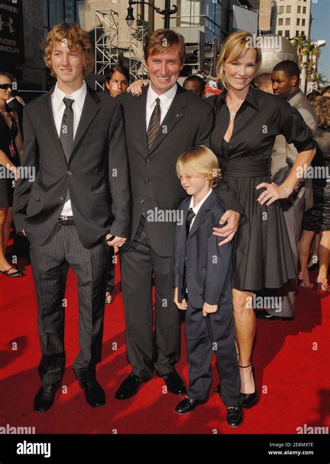 NHL legend Wayne Gretzky and family attend the 2007 ESPY Awards held at ...