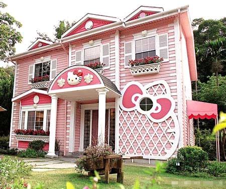 Hello, Kitty themed house in Shanghai