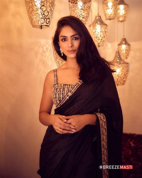 Mrunal Thakur Age, Husband, Movies, Serials, Biography