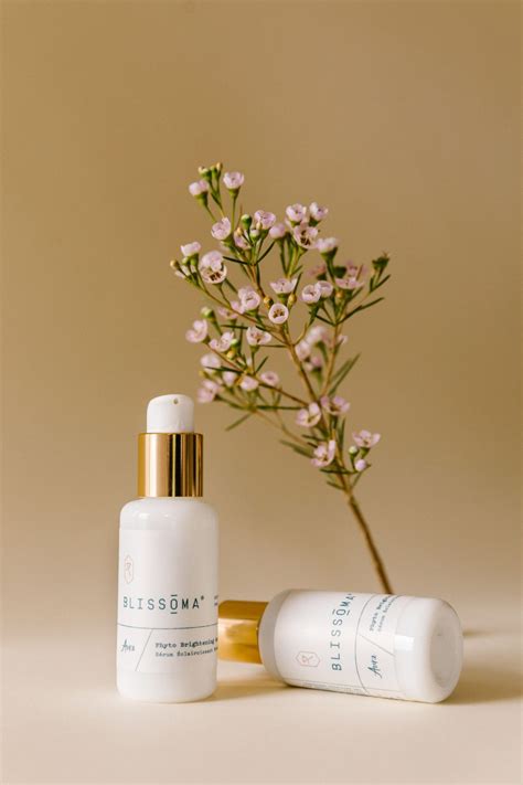 8 Natural Face Serums With Formulas That Work! - The Eco Hub