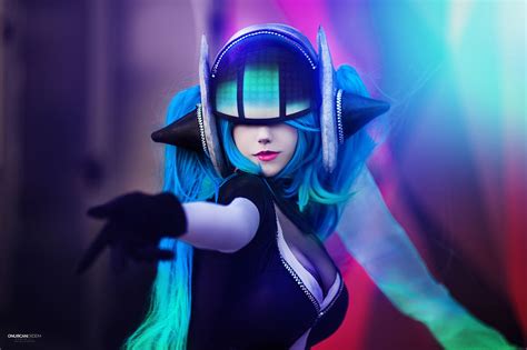 DJ Sona Cosplay | Girl dj, Cosplay tumblr, Dj