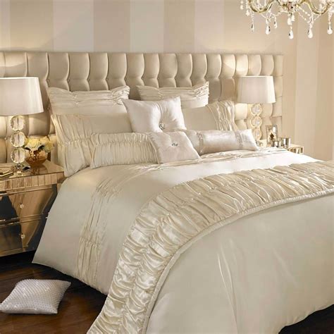 Kylie Minogue - Karissa Bedding | Bed linens luxury, Bedroom design ...