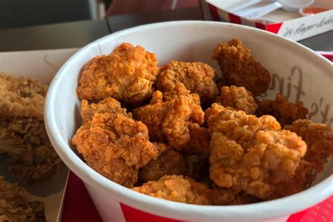 Fried chicken bucket 1850072 Stock Photo at Vecteezy