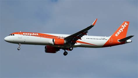 Easyjet A321 : Easyjet Airbus A321 Neo Taxi And Takeoff From Kefalonia ...