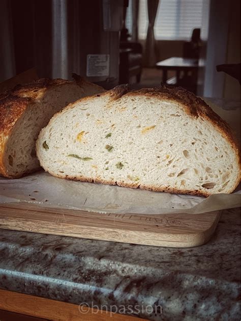 Jalapeño Cheese No-knead bread | bnpassion