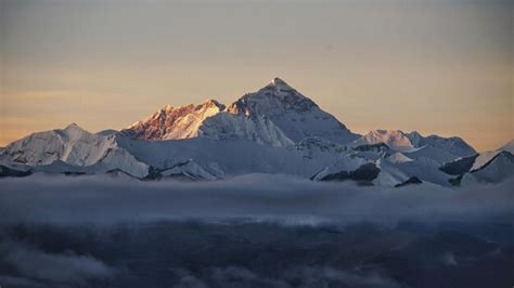 Premium Photo | Sunrise mount everest