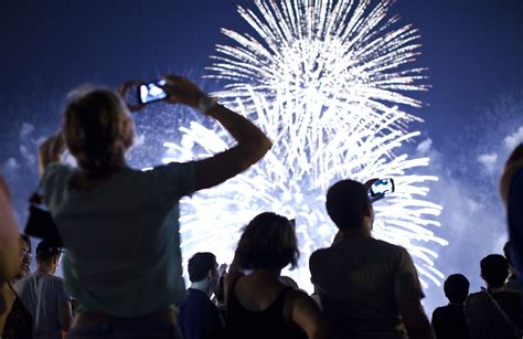 Fireworks Shows: How to Take Fireworks Photos With Your Phone | TIME