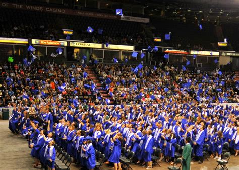 Shoreline Area News: Shorewood graduation