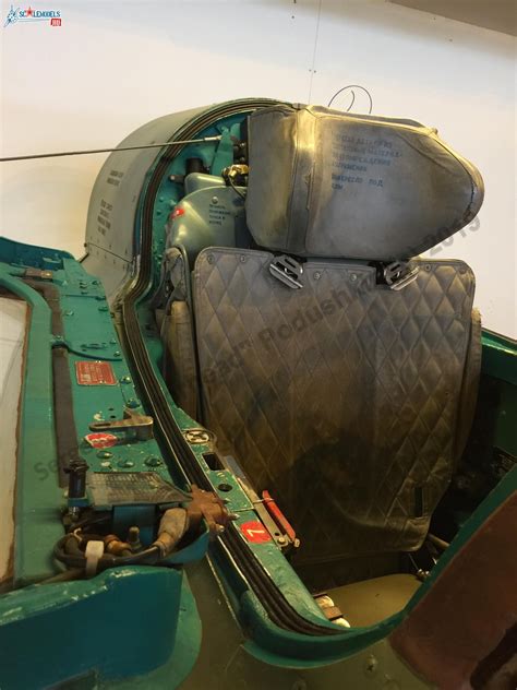 MiG-21bis_cockpit_5.jpg