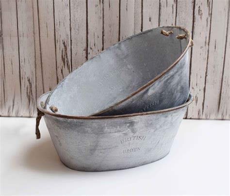 Metal Bath Tub - Simply Borrowed