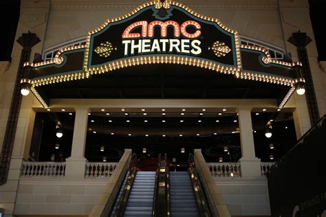 AMC Theaters Backs Virtual Reality With $20 Million Investment - Bloomberg