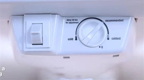 Top Mount Refrigerator Controlling the Temperature