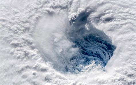 Hurricane Florence in Photos: See the Massive Storm from Space | Space