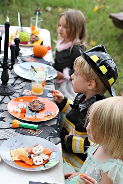 Kara's Party Ideas Halloween Hayride Party | Kara's Party Ideas