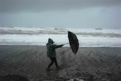 Una tormenta explosiva en Orense causa estragos y más vídeos del día - upday Noticias España