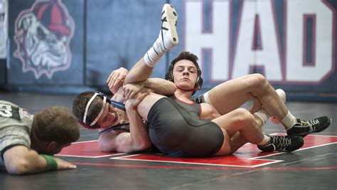 WRESTLING: Collingswood rolls past Haddonfield